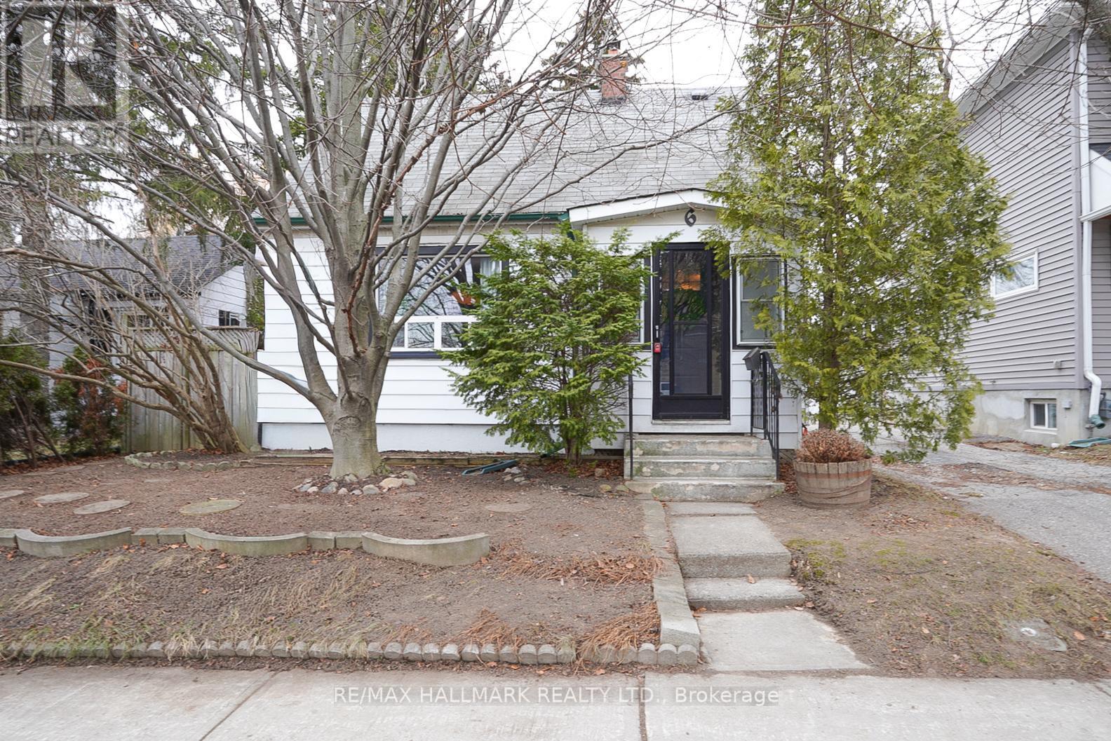 6 Warvet Crescent, Toronto, Ontario  M4B 1P3 - Photo 2 - E12792224