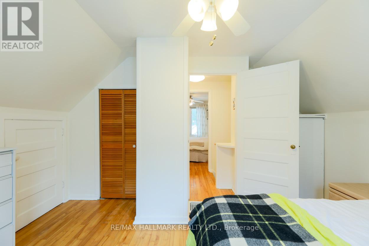 6 Warvet Crescent, Toronto, Ontario  M4B 1P3 - Photo 16 - E12792224