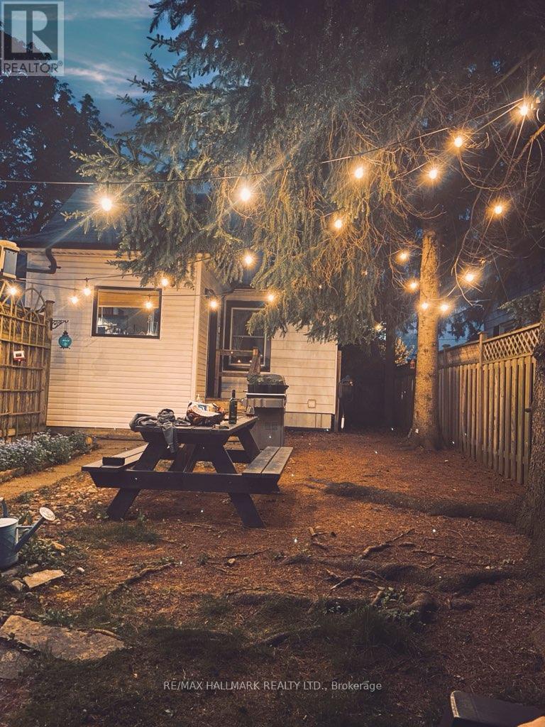 6 Warvet Crescent, Toronto, Ontario  M4B 1P3 - Photo 32 - E12792224