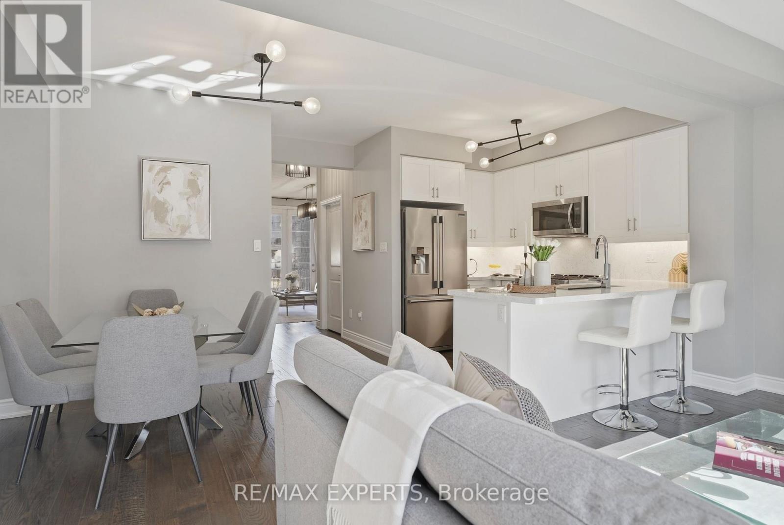 10 Augustus Terrace, Toronto, Ontario  M8Z 0E4 - Photo 8 - W12879332