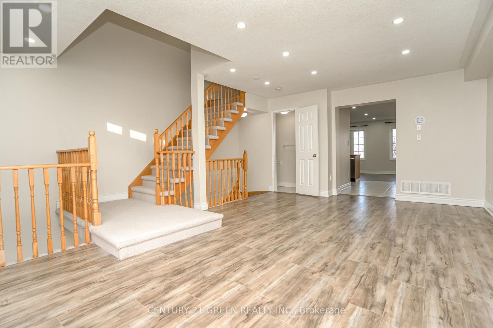 449 Aspendale Crescent, Mississauga, Ontario  L5W 0E7 - Photo 9 - W12879634