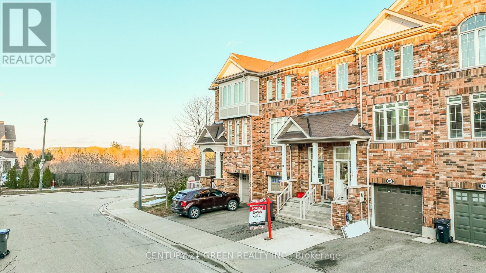 449 Aspendale Crescent, Mississauga, Ontario  L5W 0E7 - Photo 2 - W12879634