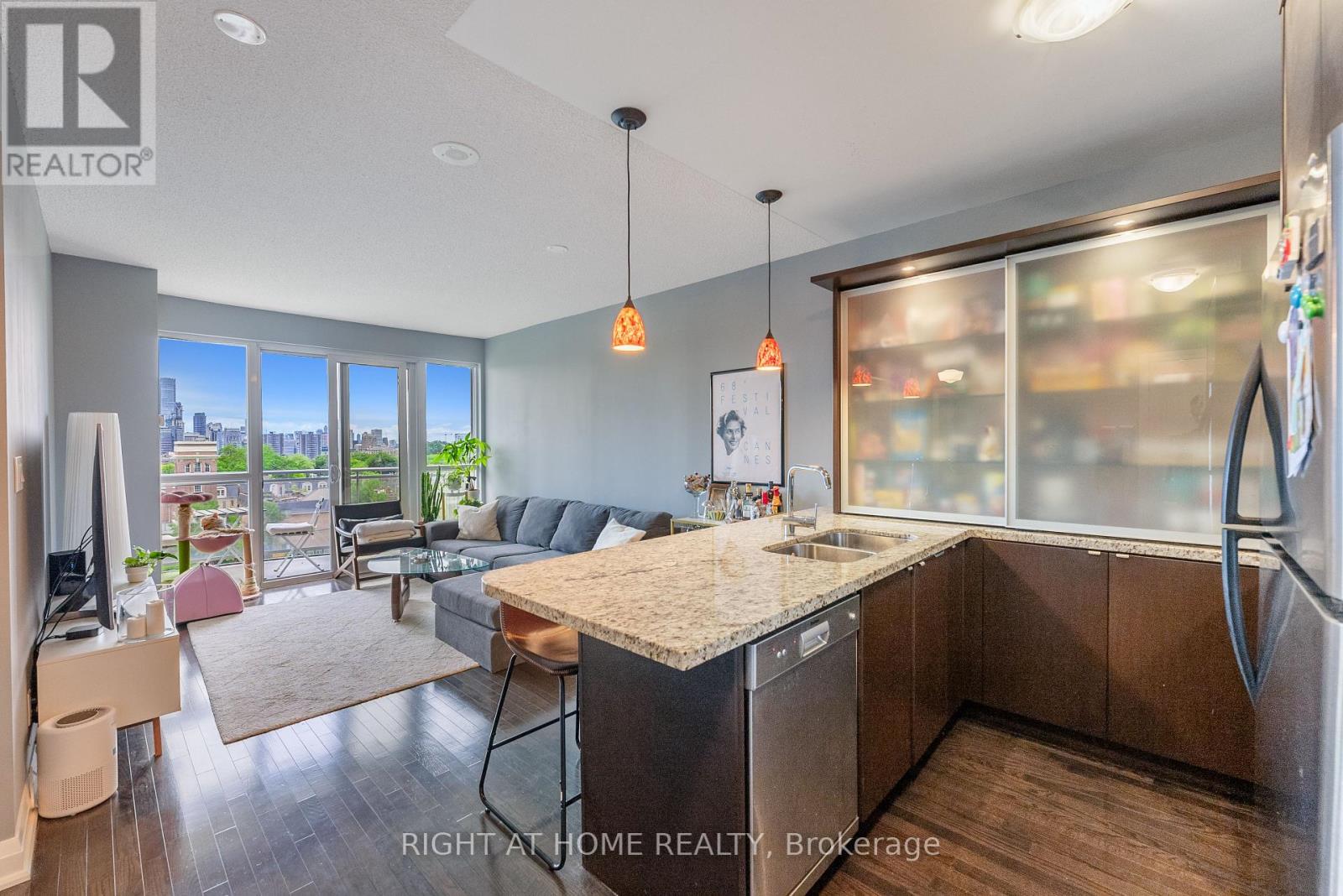 704 - 1430 Yonge Street, Toronto, Ontario  M4T 1Y6 - Photo 1 - C12879900