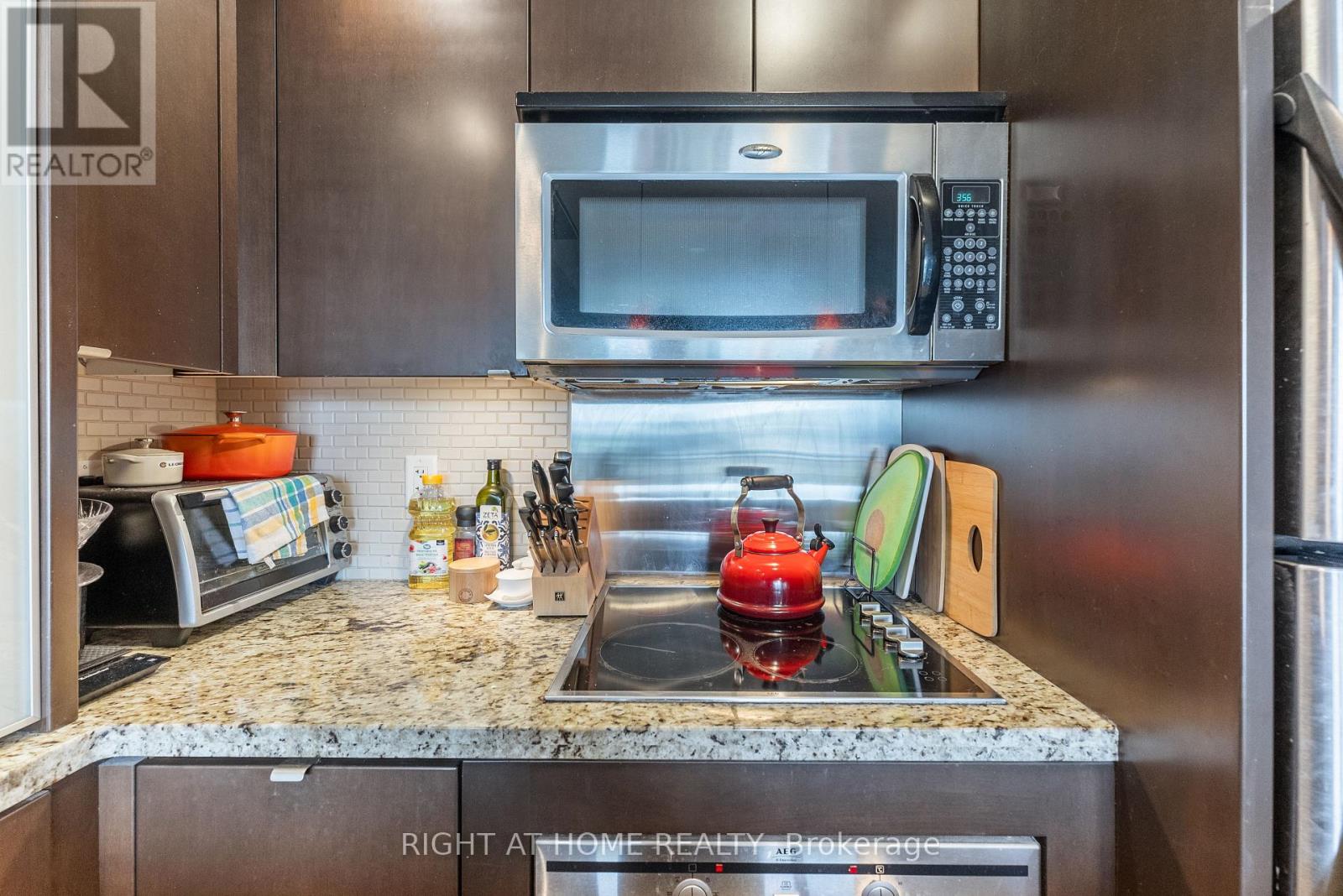 704 - 1430 Yonge Street, Toronto, Ontario  M4T 1Y6 - Photo 14 - C12879900