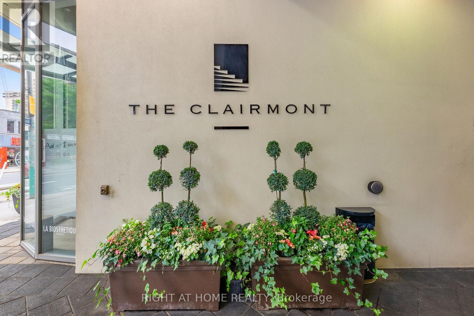 704 - 1430 Yonge Street, Toronto, Ontario  M4T 1Y6 - Photo 2 - C12879900