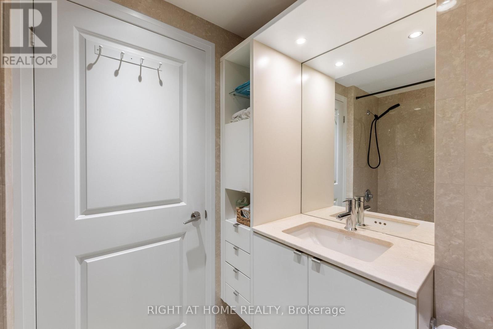 704 - 1430 Yonge Street, Toronto, Ontario  M4T 1Y6 - Photo 38 - C12879900