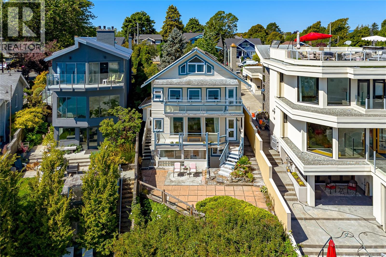 157 Robertson St, Victoria, British Columbia  V8S 3X3 - Photo 4 - 1028787