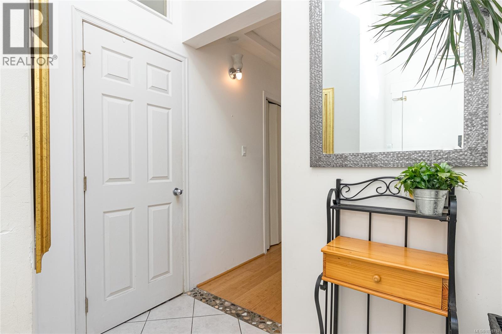 157 Robertson St, Victoria, British Columbia  V8S 3X3 - Photo 7 - 1028787