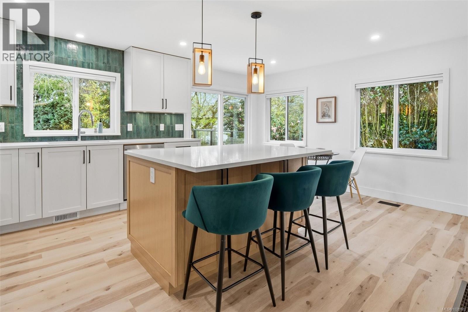 3903 Lauder Rd, Saanich, British Columbia  V8N 4H3 - Photo 10 - 1028070