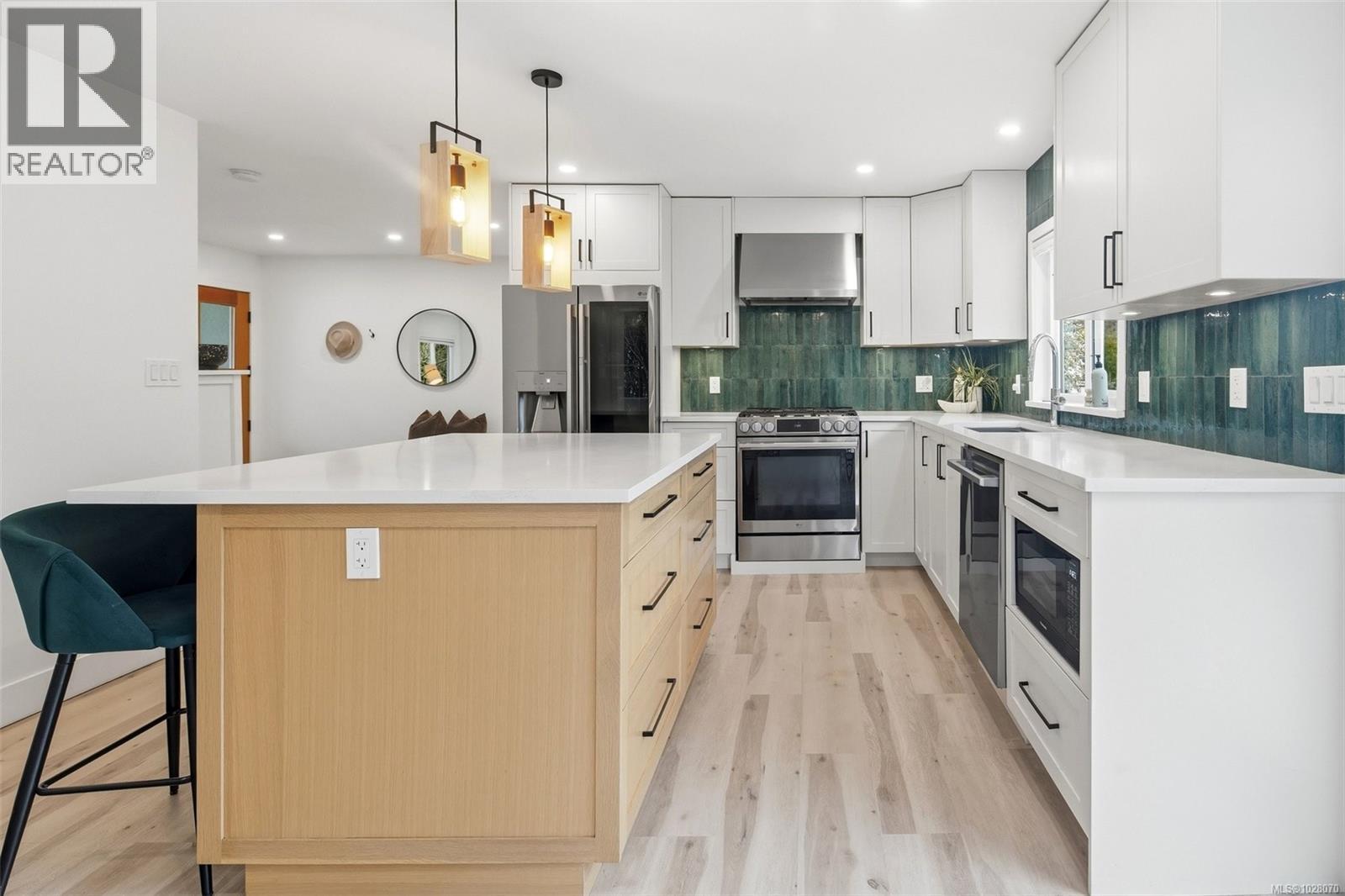 3903 Lauder Rd, Saanich, British Columbia  V8N 4H3 - Photo 11 - 1028070