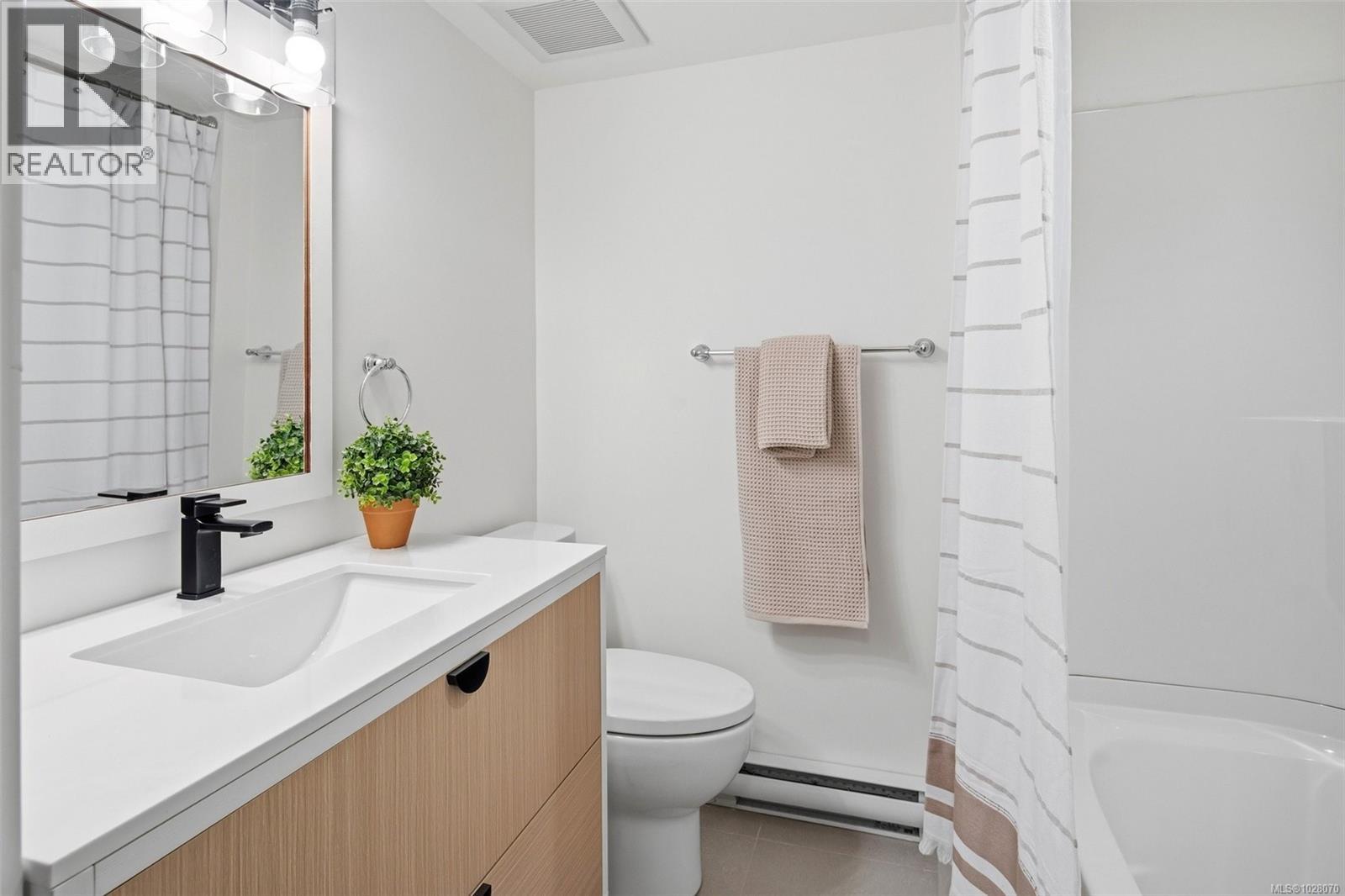 3903 Lauder Rd, Saanich, British Columbia  V8N 4H3 - Photo 25 - 1028070