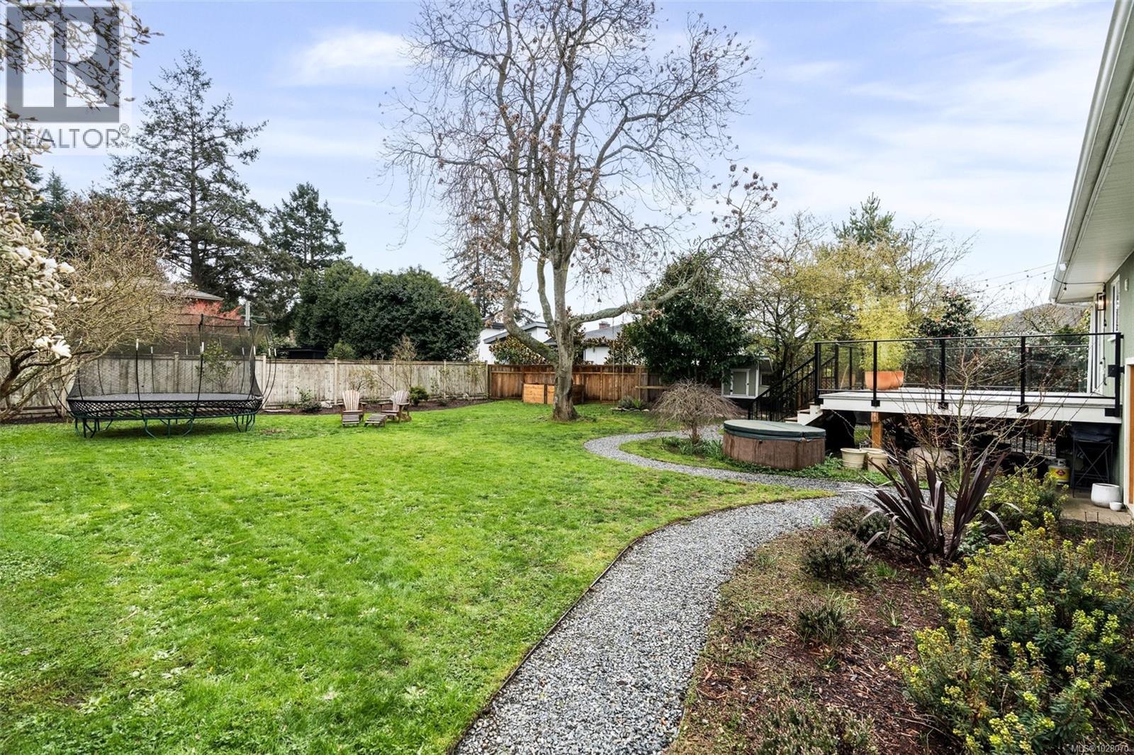 3903 Lauder Rd, Saanich, British Columbia  V8N 4H3 - Photo 29 - 1028070