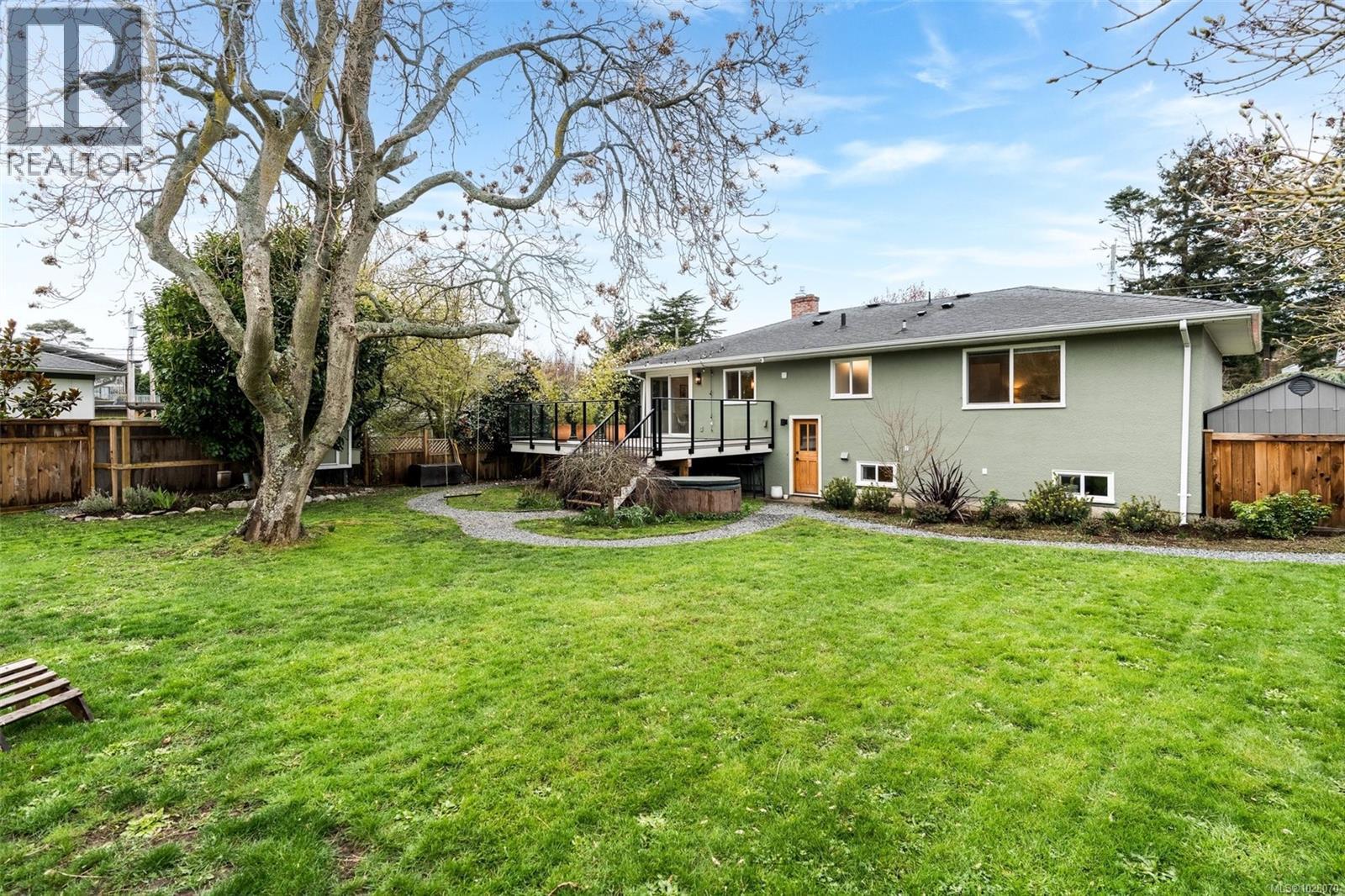 3903 Lauder Rd, Saanich, British Columbia  V8N 4H3 - Photo 30 - 1028070