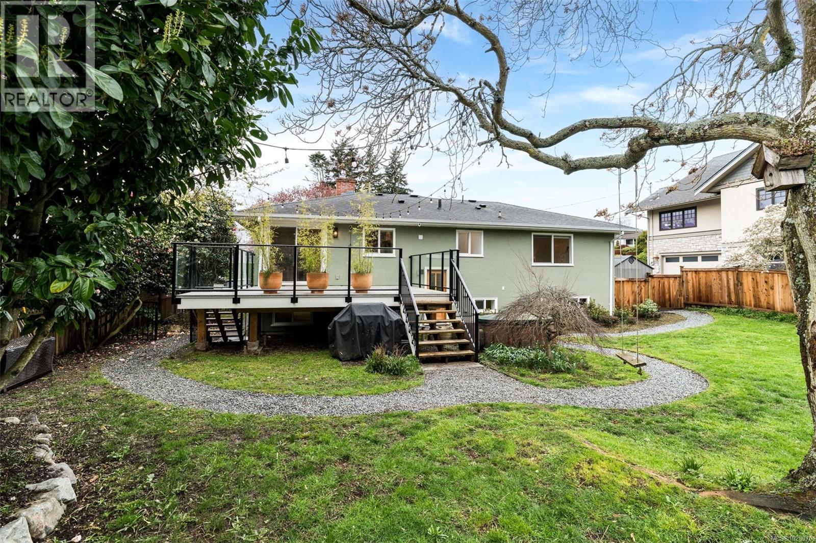 3903 Lauder Rd, Saanich, British Columbia  V8N 4H3 - Photo 33 - 1028070