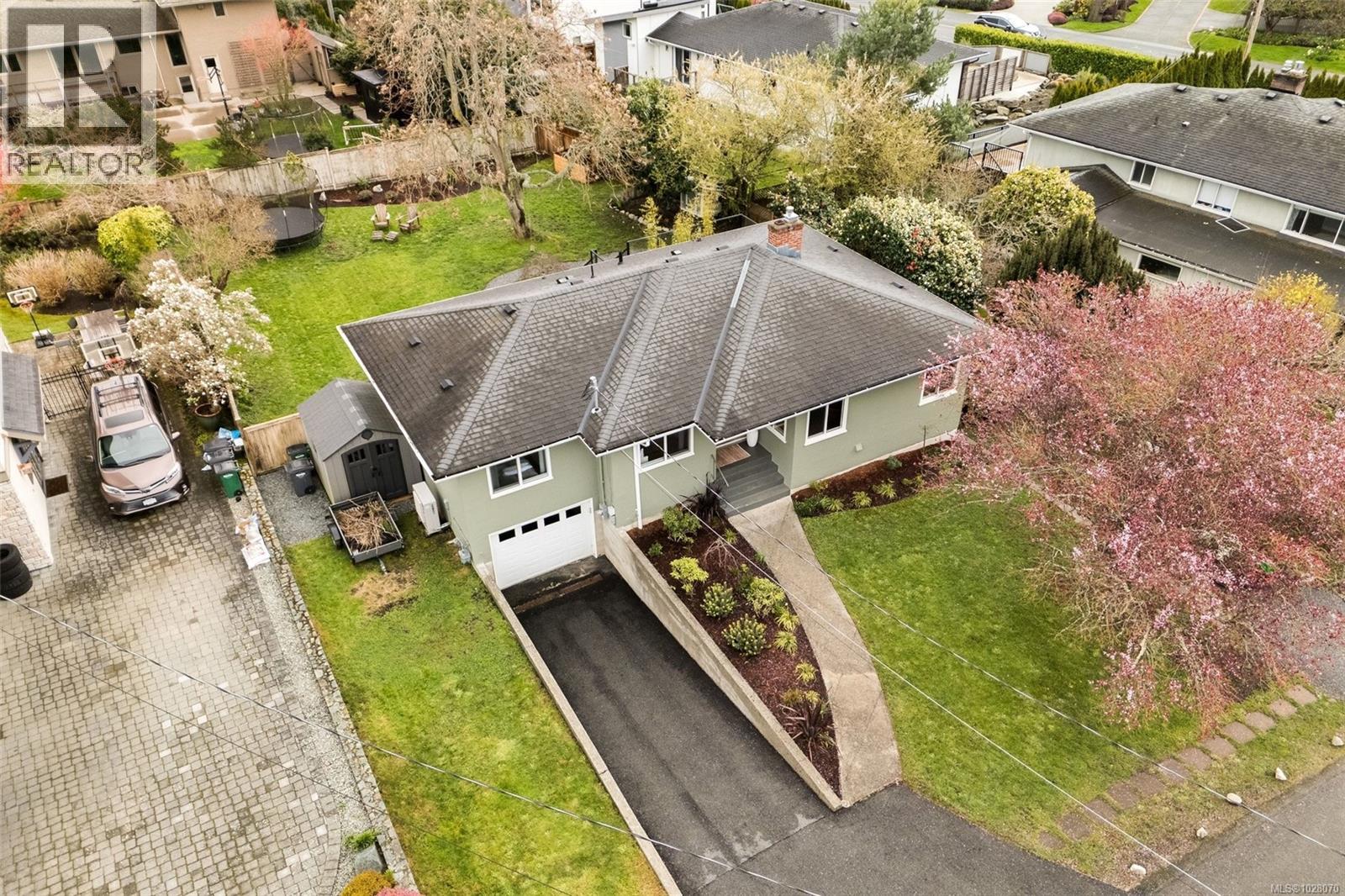 3903 Lauder Rd, Saanich, British Columbia  V8N 4H3 - Photo 34 - 1028070