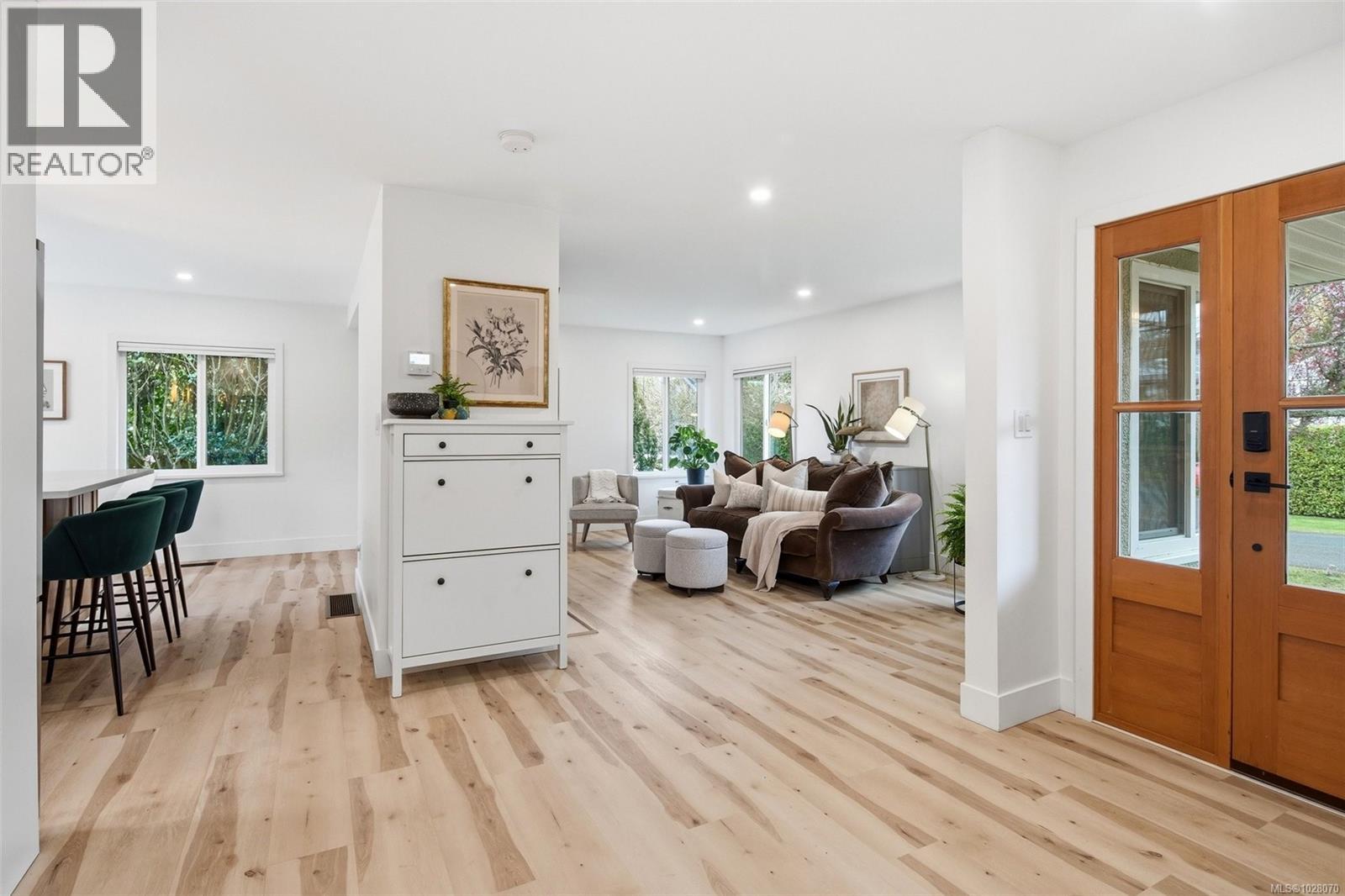 3903 Lauder Rd, Saanich, British Columbia  V8N 4H3 - Photo 4 - 1028070