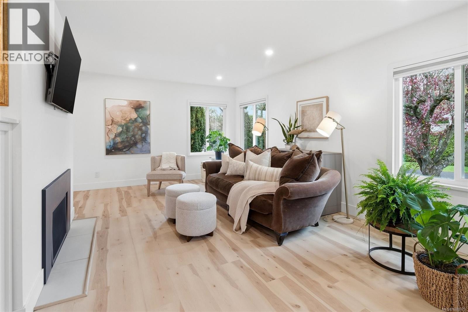 3903 Lauder Rd, Saanich, British Columbia  V8N 4H3 - Photo 5 - 1028070