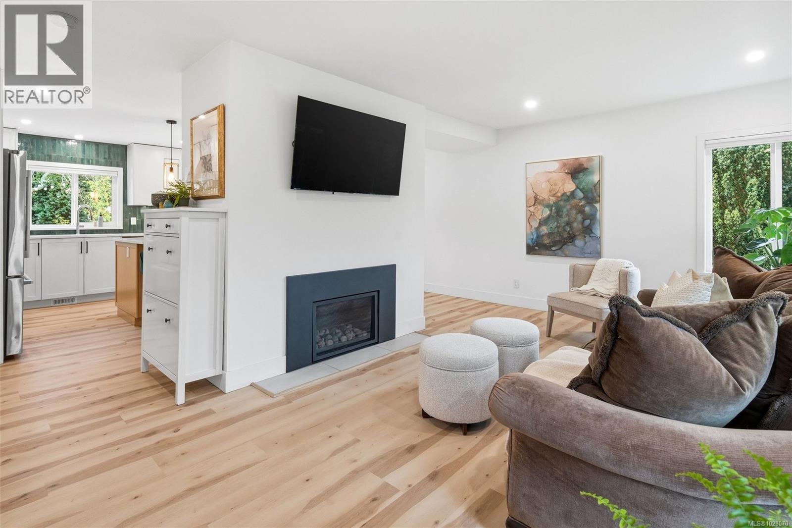 3903 Lauder Rd, Saanich, British Columbia  V8N 4H3 - Photo 6 - 1028070