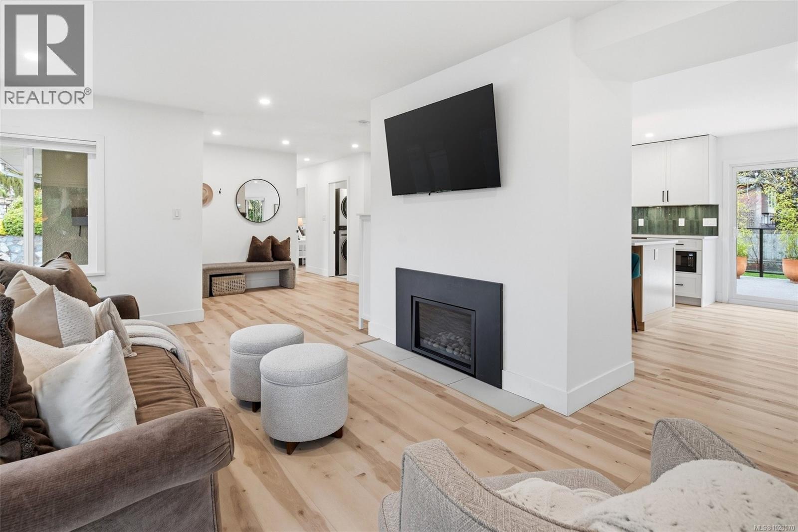 3903 Lauder Rd, Saanich, British Columbia  V8N 4H3 - Photo 7 - 1028070