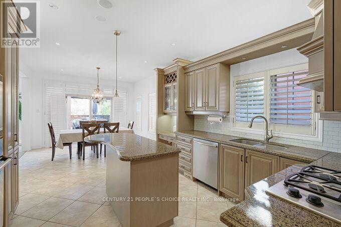 49 Humber Forest Court, Vaughan, Ontario  L4H 1N3 - Photo 9 - N12879842