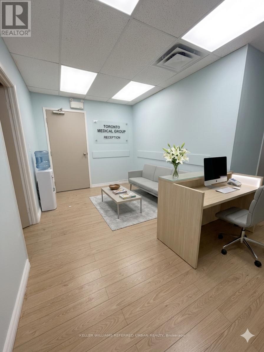 201 - 10132 Yonge Street, Richmond Hill, Ontario  L4C 1T6 - Photo 2 - N12879880