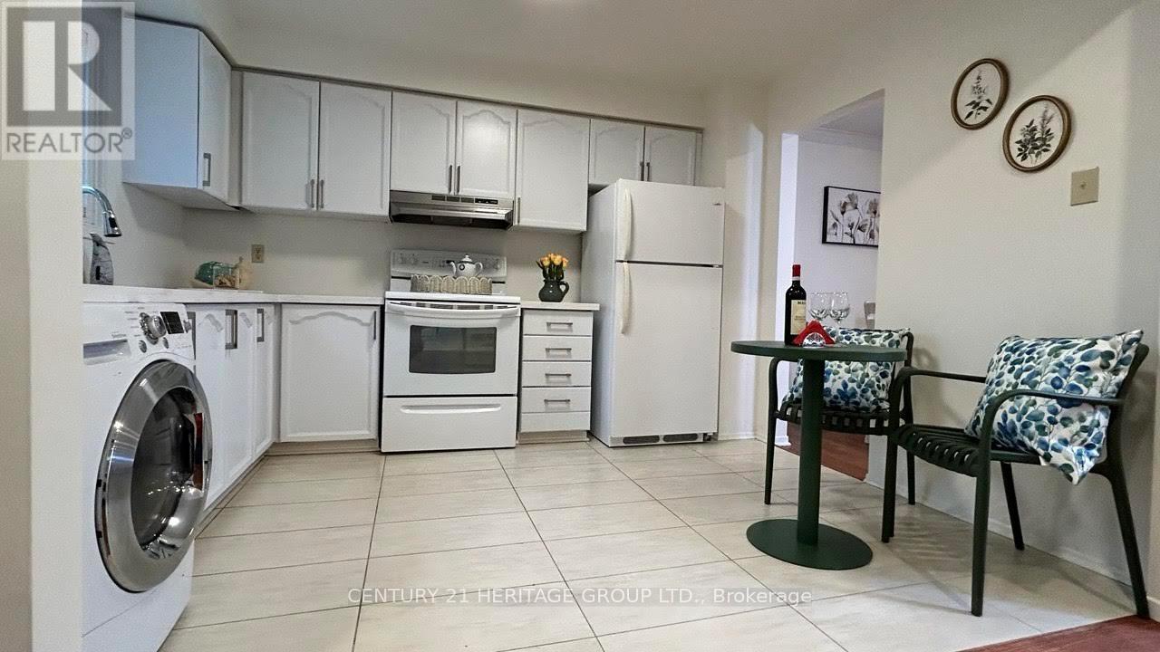 38 Gray Crescent, Richmond Hill, Ontario  L4C 5V5 - Photo 7 - N12879890