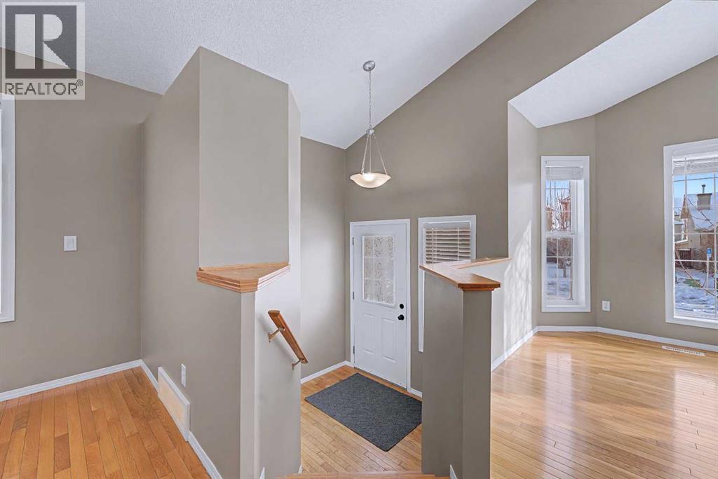 522 Evermeadow Road Sw, Calgary, Alberta  T2Y 4W9 - Photo 2 - A2292533