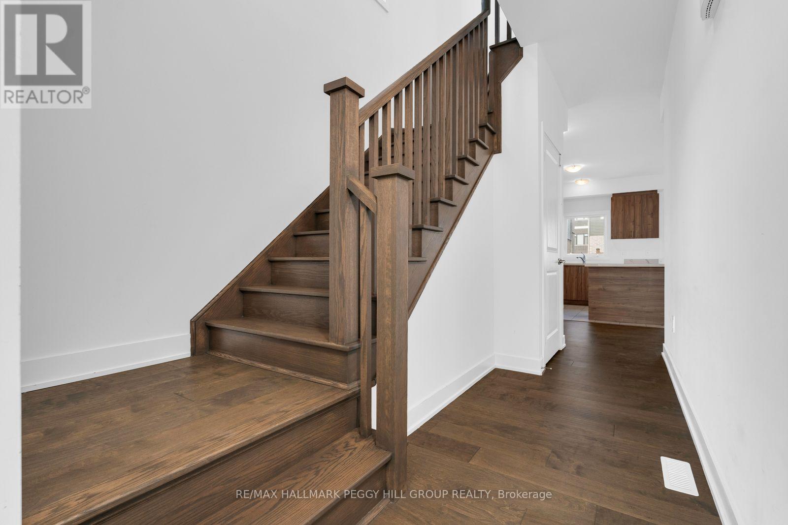 37 Turnberry Lane, Barrie (Painswick South), Ontario  L9J 0M8 - Photo 6 - S12879946