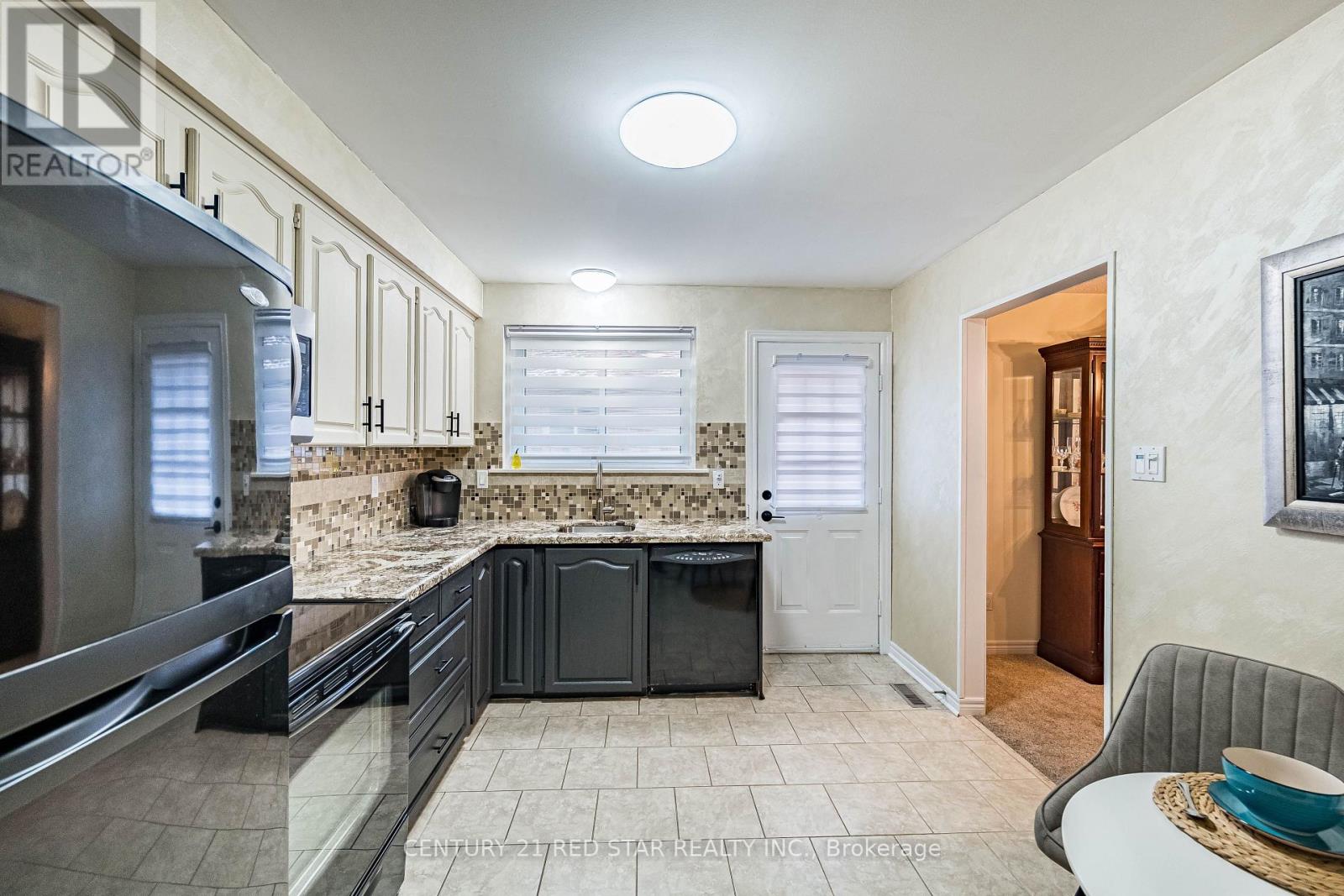 25 Devonshire Drive, Brampton (Southgate), Ontario  L6T 3G5 - Photo 13 - W12879824