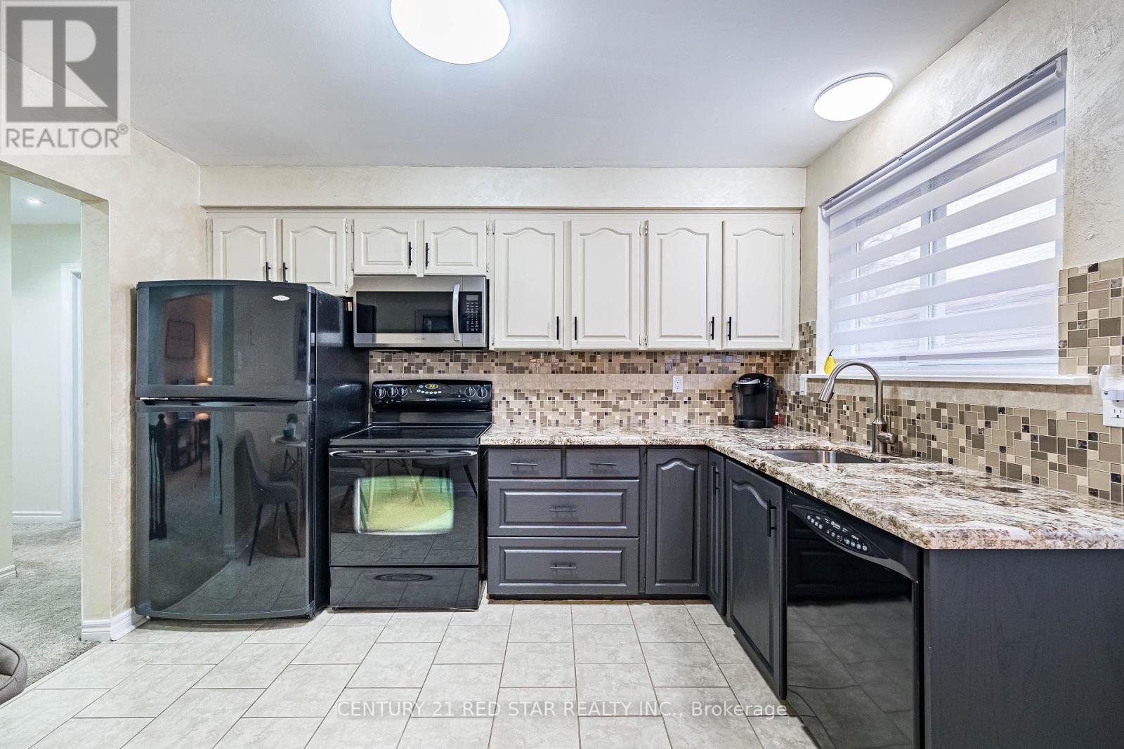 25 Devonshire Drive, Brampton (Southgate), Ontario  L6T 3G5 - Photo 17 - W12879824