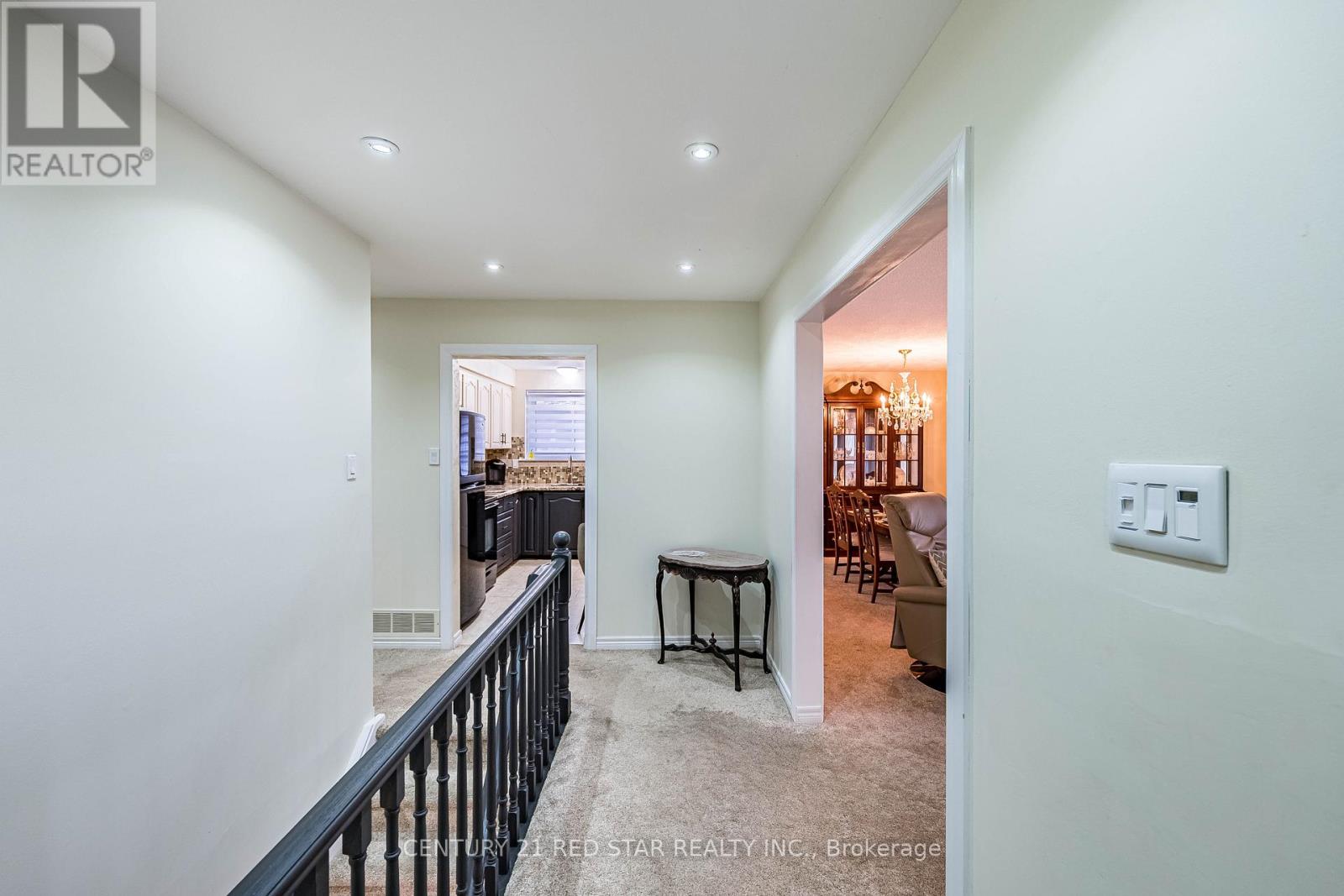 25 Devonshire Drive, Brampton (Southgate), Ontario  L6T 3G5 - Photo 6 - W12879824