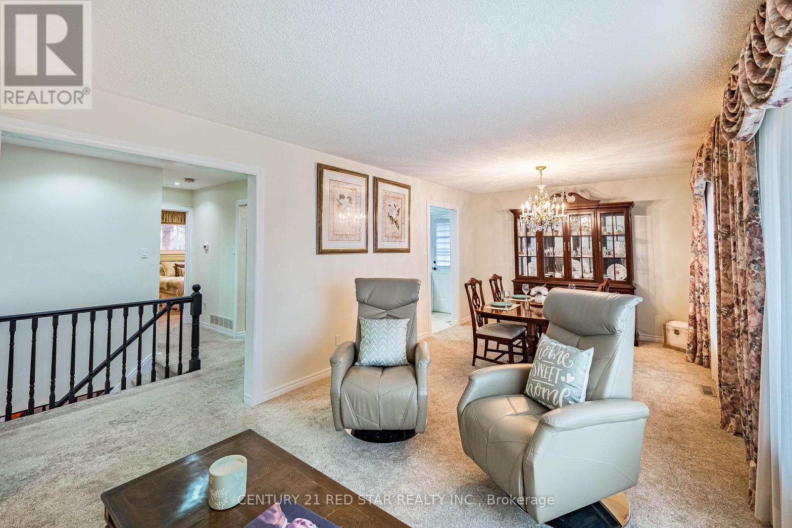 25 Devonshire Drive, Brampton (Southgate), Ontario  L6T 3G5 - Photo 7 - W12879824