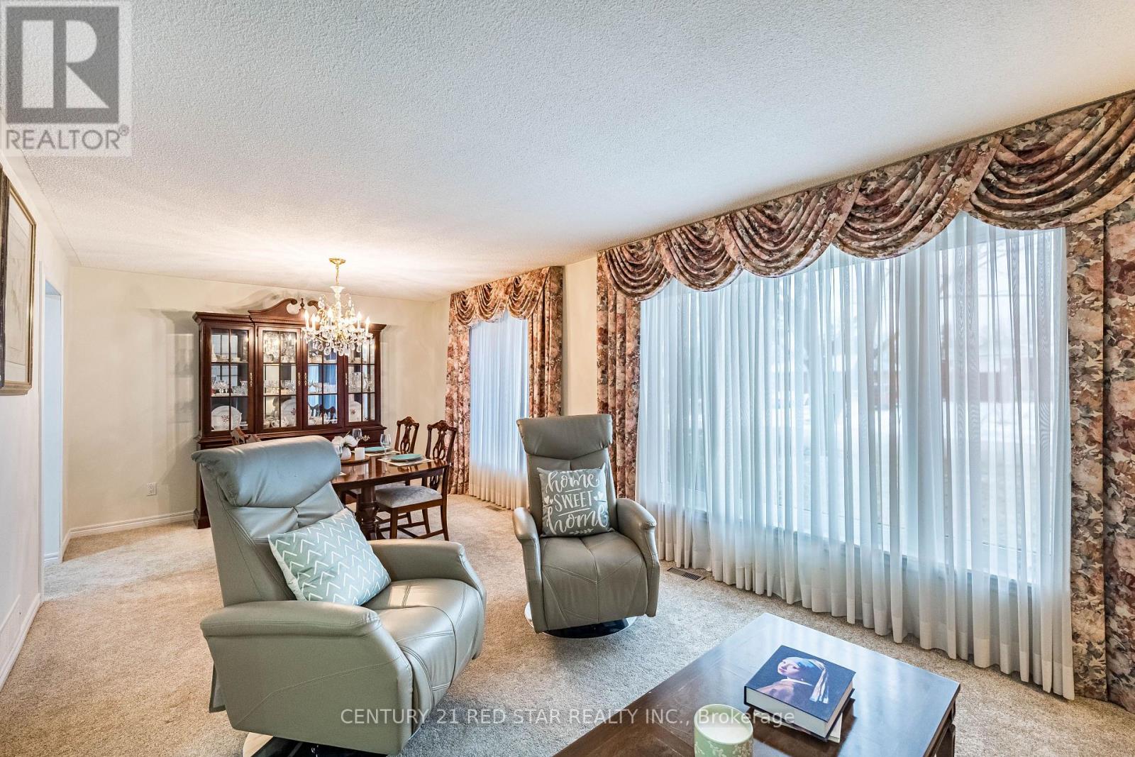 25 Devonshire Drive, Brampton (Southgate), Ontario  L6T 3G5 - Photo 8 - W12879824