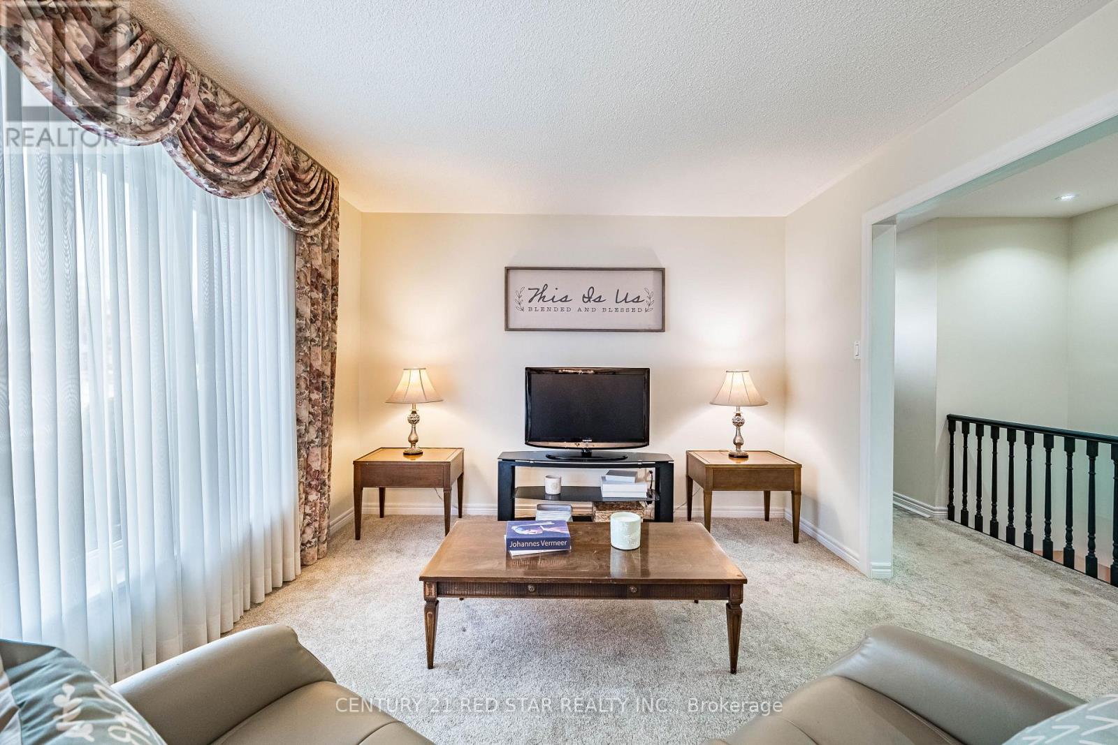 25 Devonshire Drive, Brampton (Southgate), Ontario  L6T 3G5 - Photo 9 - W12879824