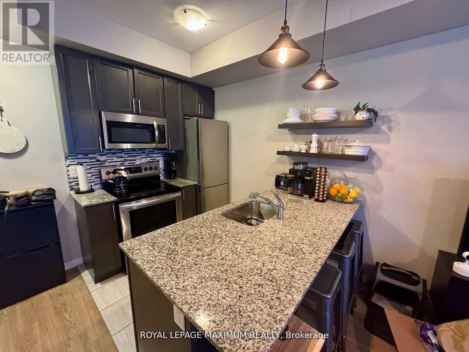 92 - 30 Fieldway Road, Toronto (Islington-City Centre West), Ontario  M8Z 0E3 - Photo 3 - W12879846