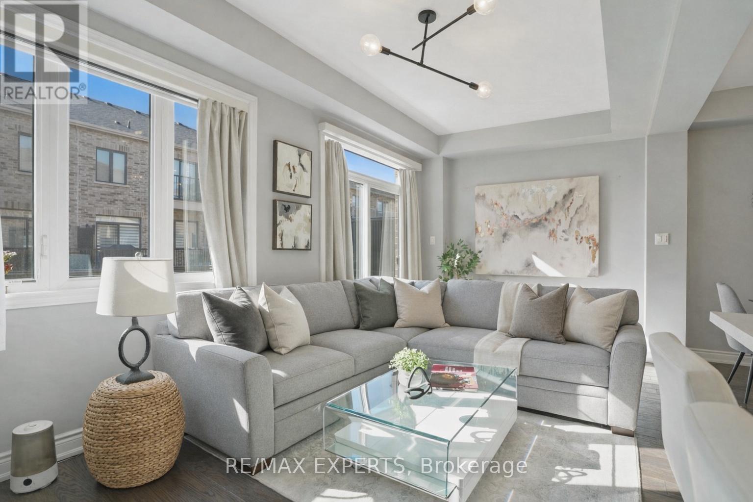 10 Augustus Terrace, Toronto, Ontario  M8Z 0E4 - Photo 9 - W12879332