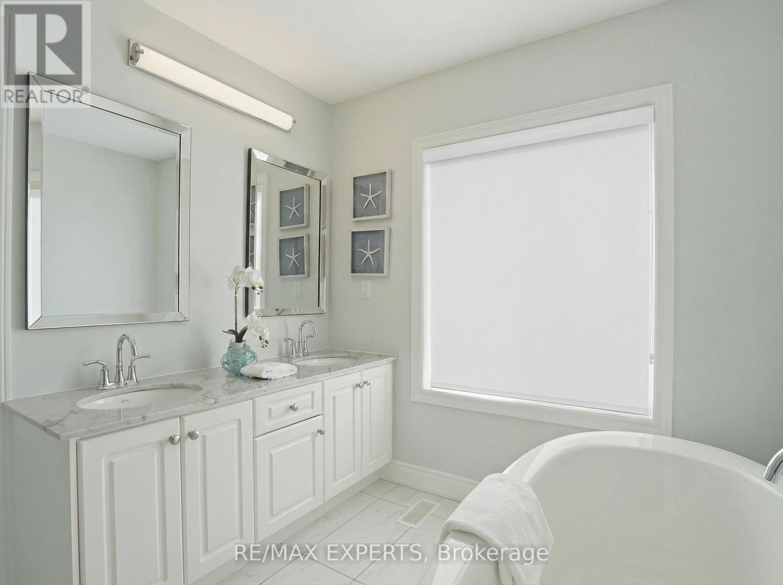 10 Augustus Terrace, Toronto, Ontario  M8Z 0E4 - Photo 17 - W12879332