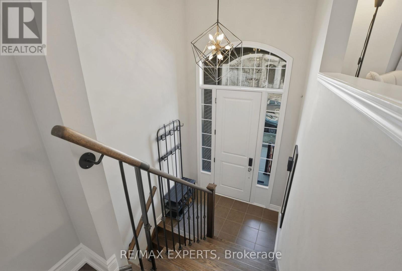 10 Augustus Terrace, Toronto, Ontario  M8Z 0E4 - Photo 4 - W12879332