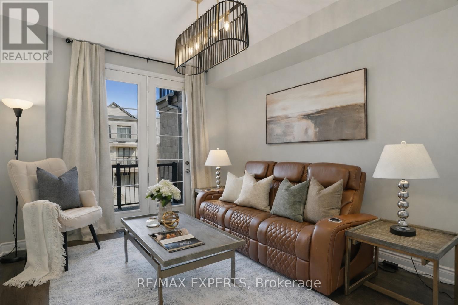 10 Augustus Terrace, Toronto, Ontario  M8Z 0E4 - Photo 5 - W12879332