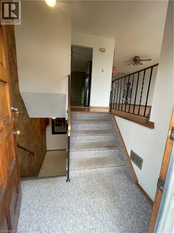 24 Yeoville Court, Hamilton, Ontario  L9C 5W3 - Photo 2 - 40812061