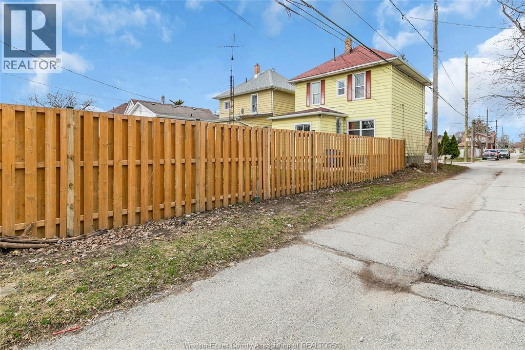 941 Cataraqui, Windsor, Ontario  N9A 3P7 - Photo 4 - 26005312