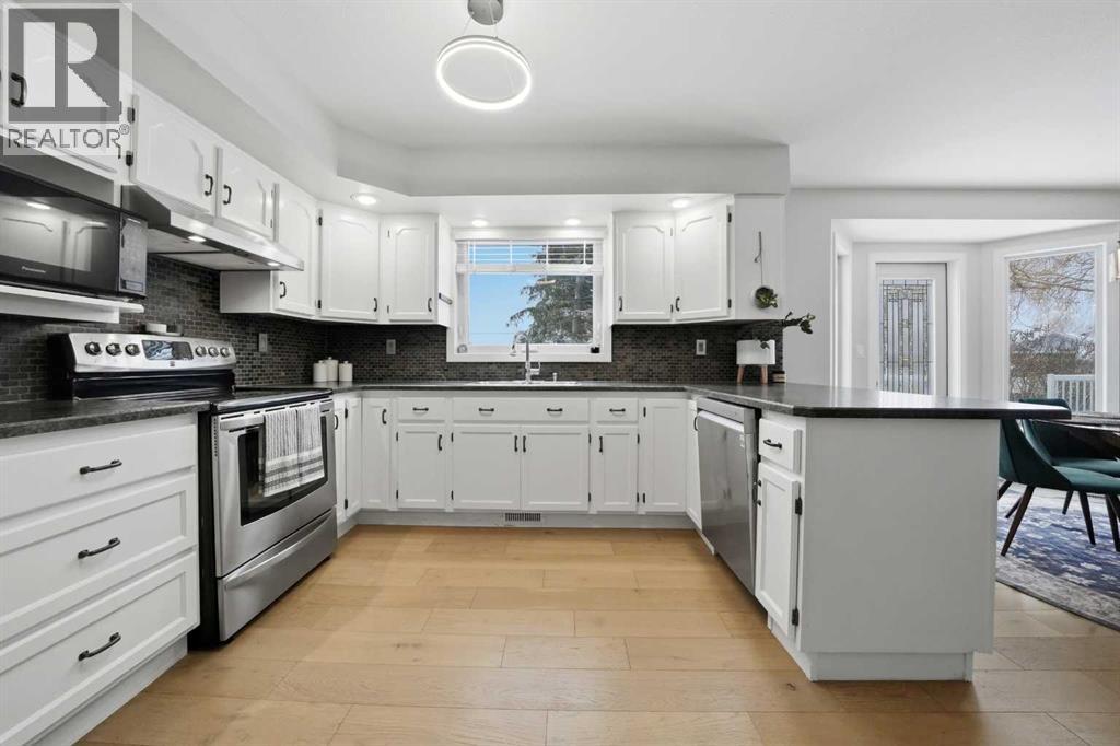 29 Dandell Close, Red Deer, Alberta  T4R 2J3 - Photo 6 - A2292140