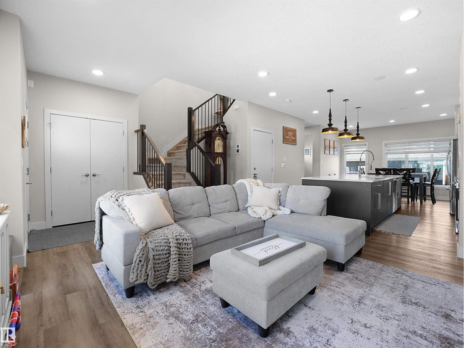 8103 Orchards Green Gr Sw, Edmonton, Alberta  T6X 2N7 - Photo 8 - E4477299