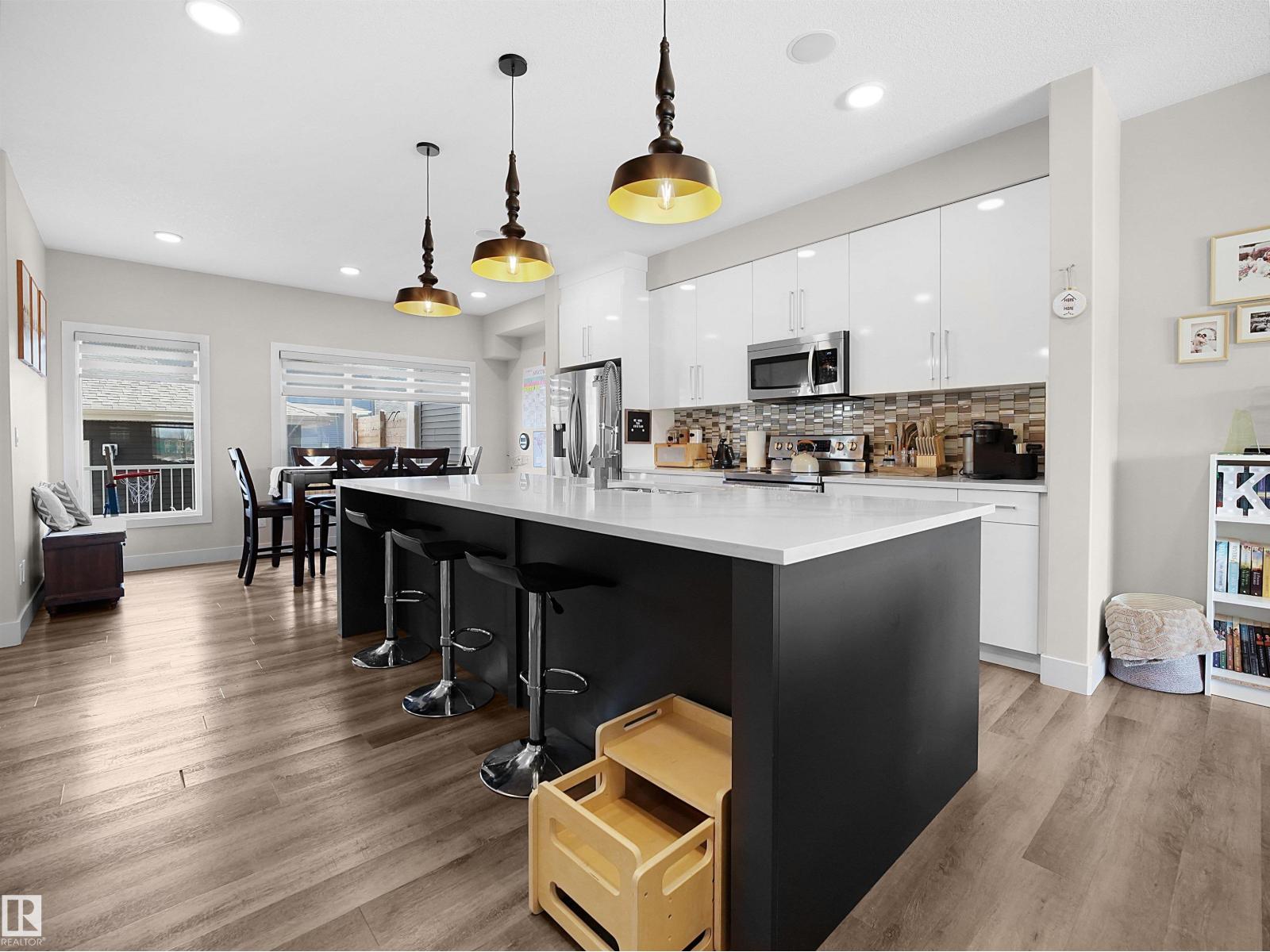 8103 Orchards Green Gr Sw, Edmonton, Alberta  T6X 2N7 - Photo 2 - E4477299