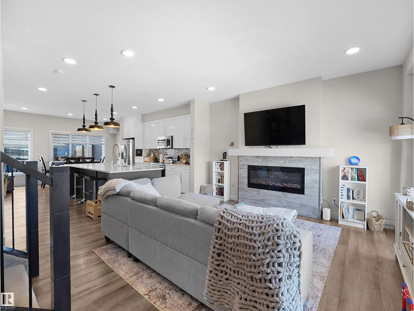 8103 Orchards Green Gr Sw, Edmonton, Alberta  T6X 2N7 - Photo 5 - E4477299