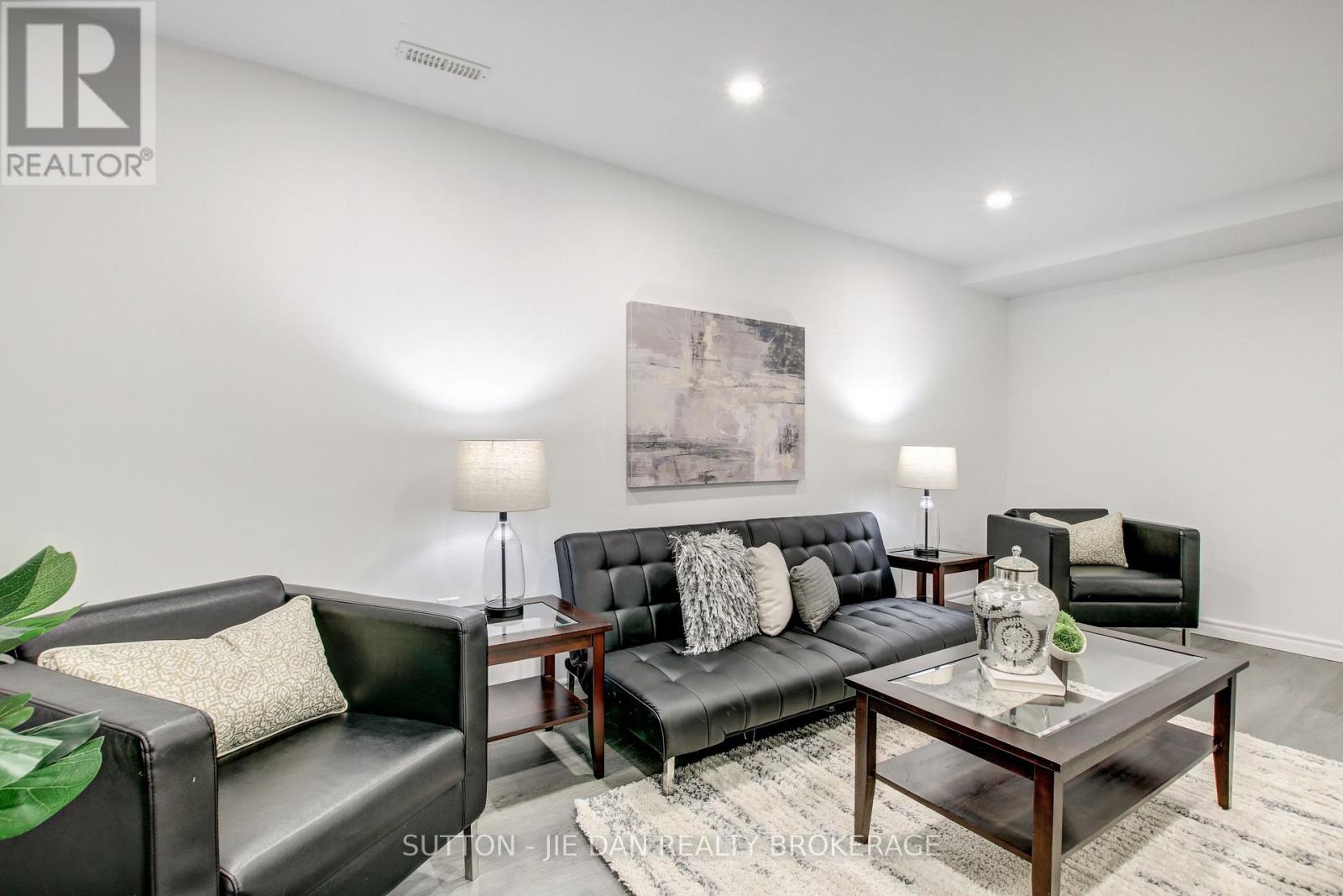 33 Repton Avenue, London North, Ontario  N5X 3G3 - Photo 12 - X12880016