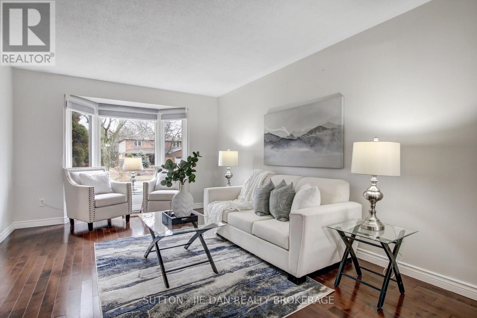 33 Repton Avenue, London North, Ontario  N5X 3G3 - Photo 5 - X12880016