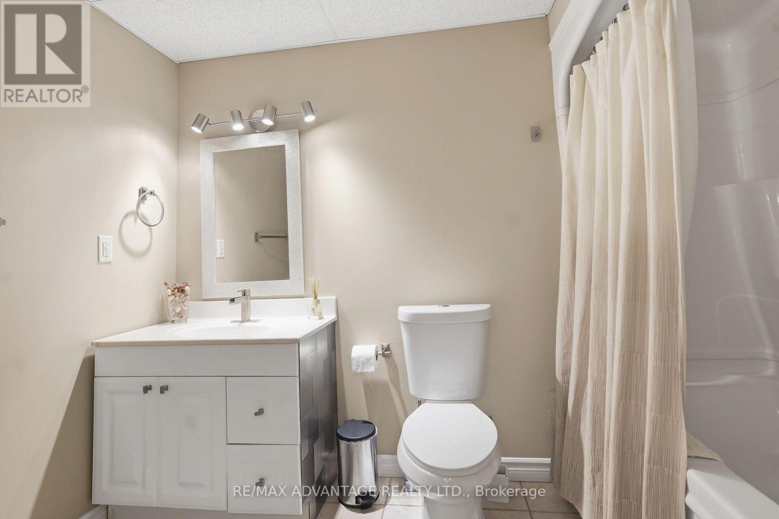 28 Wynfield Lane, Middlesex Centre, Ontario  N6H 5L2 - Photo 36 - X12880092