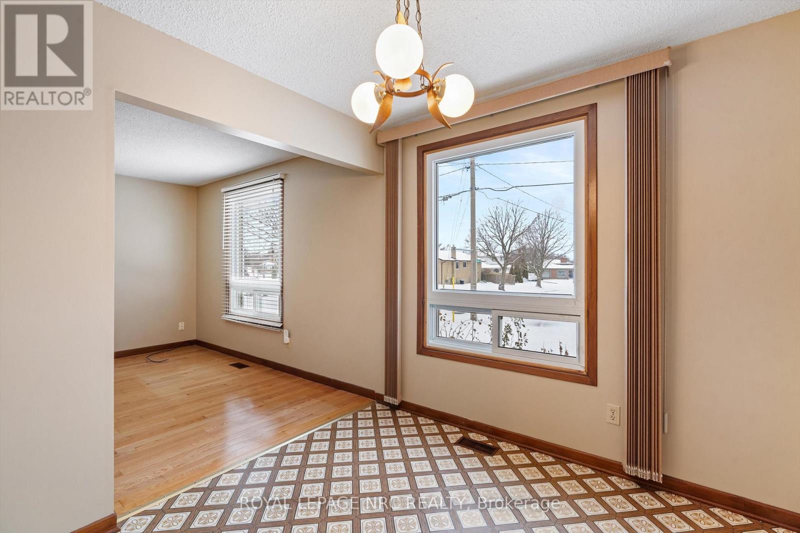 16 Appleford Road, St. Catharines, Ontario  L2P 3M3 - Photo 10 - X12880006