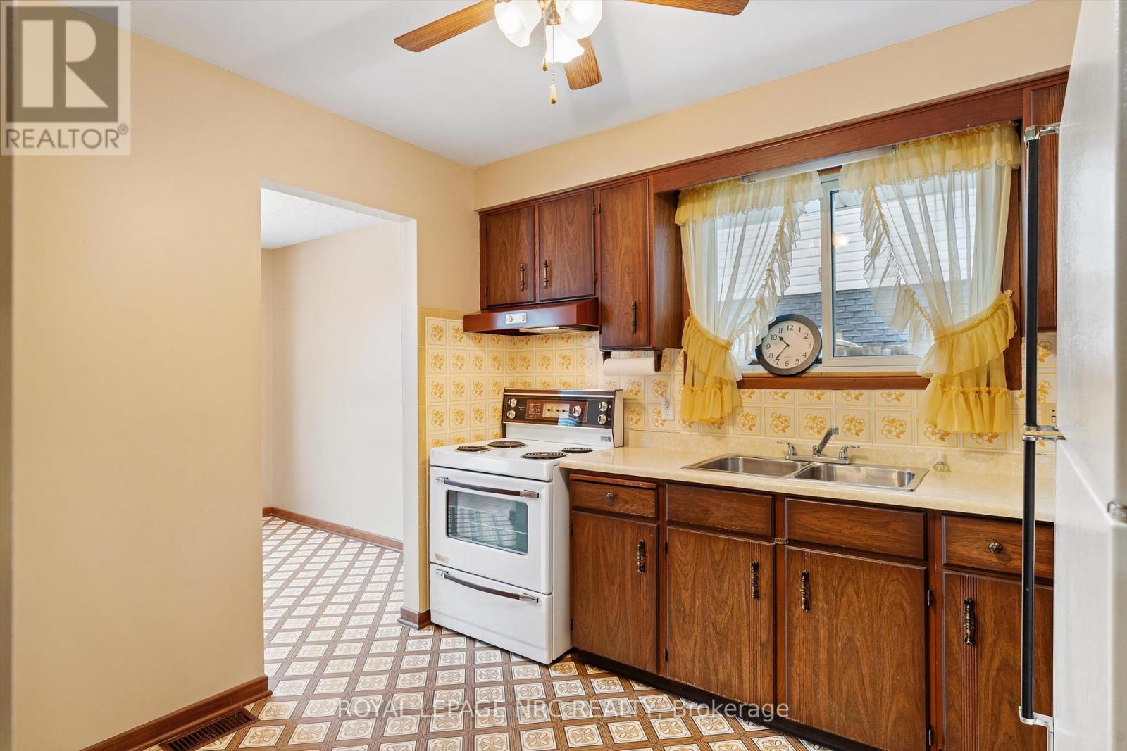 16 Appleford Road, St. Catharines, Ontario  L2P 3M3 - Photo 13 - X12880006